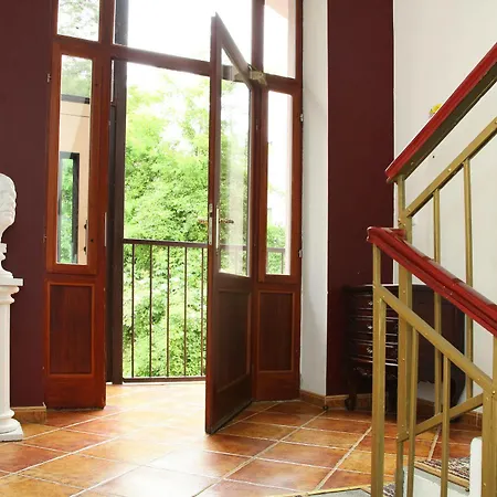 King Charles Boutique Hotel 4*