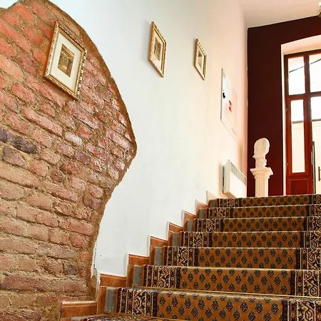 King Charles Boutique Praga