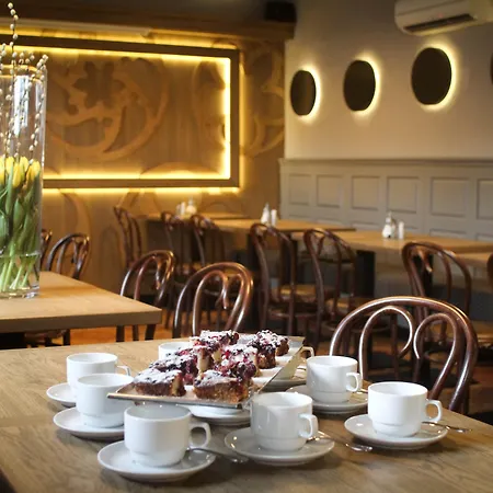 King Charles Boutique فندق 4*