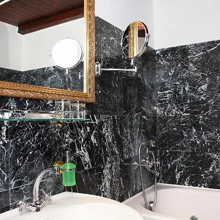 فندق King Charles Boutique 4*
