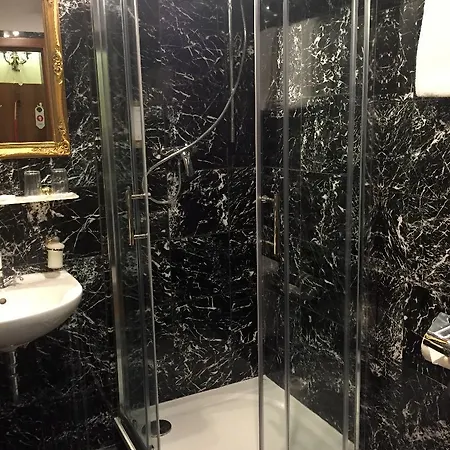 فندق King Charles Boutique 4*