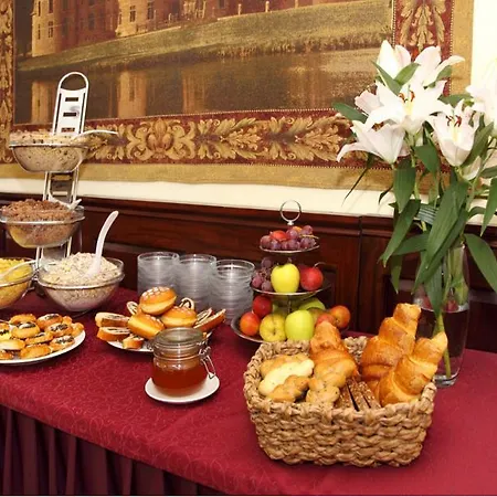 King Charles Boutique Hotel 4*