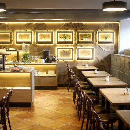King Charles Boutique فندق 4*